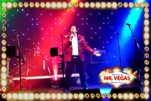 Mr. Vegas singt The Legends of Las Vegas – Sound of Las Vegas – Rat Pack – Frank Sinatra – Elvis Presley – Neil Diamond – Barry Manilow — Profi Live Band-Tribute Show Künstler-Duo Musiker Sänger für Events, Show- & Unterhaltungskünstler für Feier, Events, Veranstaltung buchen oder engagieren