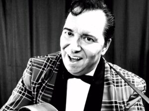 Buchbar bei Eddy-Events.de | Willkommen bei Eddy-Events - Ihrem professionellen Partner für Premium Retro & Oldies Entertainment. Wir bieten Ihnen hochwertige Live-Unterhaltung mit King Eddy und seinem Team von talentierten Musikern und Sängern. Ob Kongresse, Tagungen, Messen, Galas, Kick-Off-Events, Awards, Festivals, Pressebälle oder Produktpräsentationen - wir sorgen dafür, dass Ihre Veranstaltung unvergesslich wird. Buchen Sie jetzt eine Liveband, Musik für Ihre Hochzeit oder einen Sänger für Ihren Geburtstag. Mit 40 Jahren Bühnenerfahrung und zahlreichen Auftritten, auch in bekannten TV-Formaten wie SAT.1, sind wir Ihr Highlight für jeden besonderen Anlass. Wir bieten eine große Auswahl an Künstlern und Musikern, um sicherzustellen, dass wir Ihre individuellen Bedürfnisse erfüllen können. Unsere professionellen Musiker und Sänger sind darauf spezialisiert, die besten Hits der 50er, 60er und 70er Jahre zum Leben zu erwecken und Ihre Gäste auf die Tanzfläche zu bringen. Wir haben alles, was Sie brauchen, um Ihre Feier zu einem unvergesslichen Erlebnis zu machen. Kontaktieren Sie uns noch heute für eine unverbindliche Anfrage und ein Angebot, das perfekt auf Ihre Bedürfnisse zugeschnitten ist. Bei Eddy-Events geht es nicht nur um großartige Musik und Unterhaltung - es geht auch darum, unseren Kunden eine herausragende Erfahrung zu bieten. Deshalb sind wir stets bemüht, Ihnen den bestmöglichen Service zu bieten und dafür zu sorgen, dass Ihre Veranstaltung ein voller Erfolg wird. Wir freuen uns darauf, Ihnen bei der Planung Ihrer nächsten Feier behilflich zu sein.